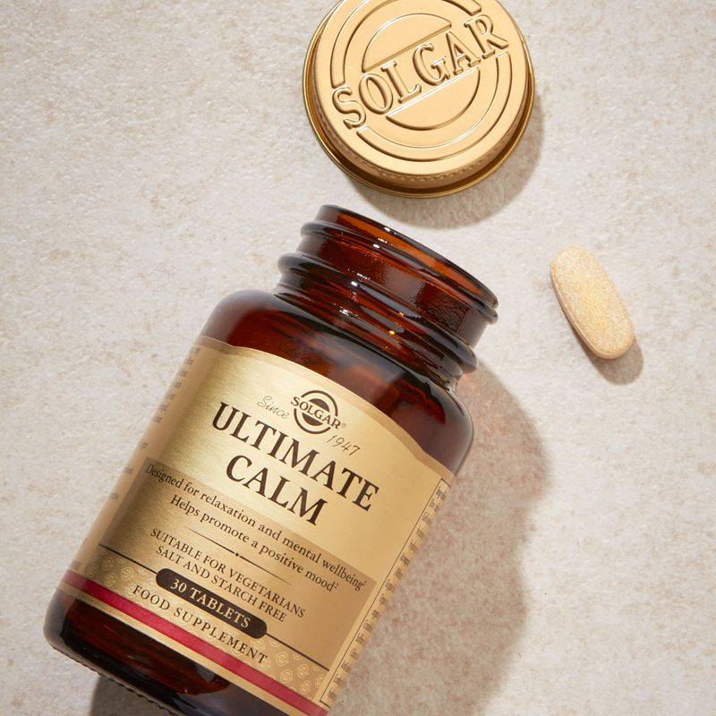 Solgar Ultimate Calm daily support capsules on a table